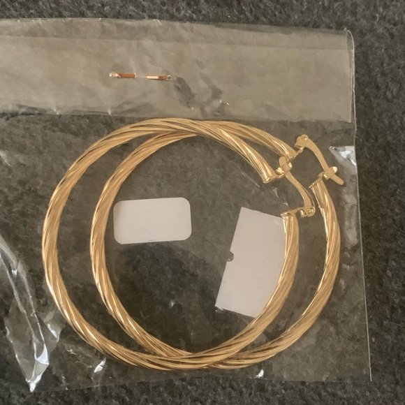 Jewelry - Picture 2 of 3